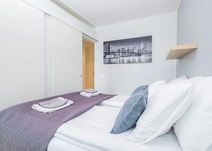 26Th Floor Helsinki High Point 1 Bdr Apartment With City View